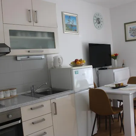 Teuta - Private Parking Appartement *