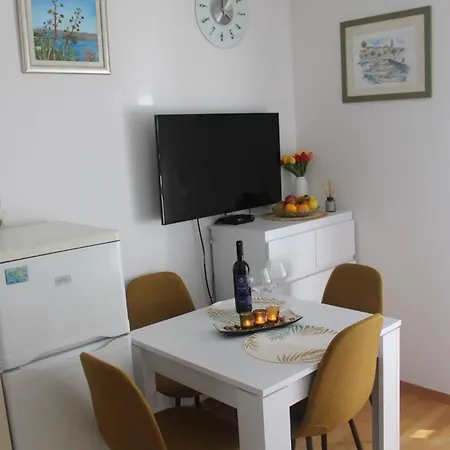 Teuta - Private Parking *