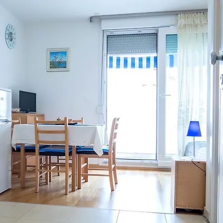 Teuta - Private Parking Apartament *