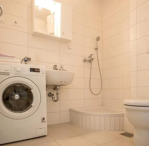 Teuta - Private Parking Apartamento Split