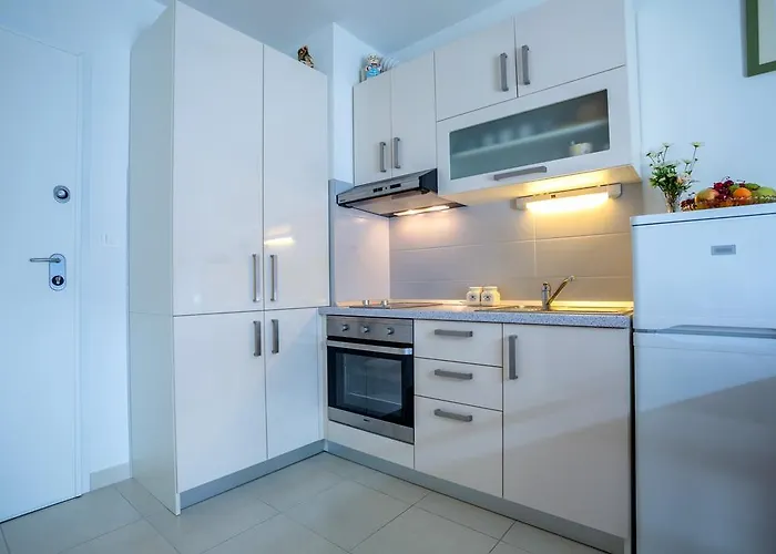 Teuta - Private Parking * Split